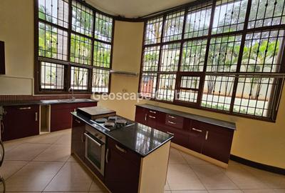 4 Bed Villa with En Suite in Spring Valley - 3