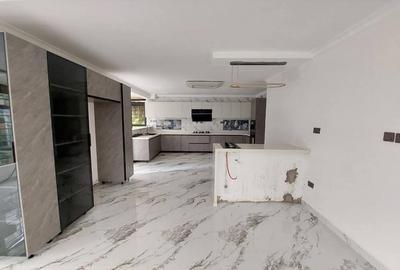 6 Bed House with En Suite at Daykio Bustani - 2