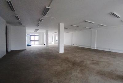3,600 ft² Commercial Property with Parking in Westlands Area