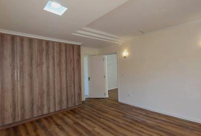 4 Bed Townhouse with En Suite at Old Kitusuru