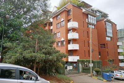 3 Bed Apartment with En Suite at Lantana Road