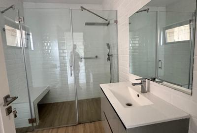 Serviced 2 Bed Apartment with En Suite in Lavington - 4