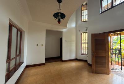 5 Bed Townhouse with En Suite in Runda - 2