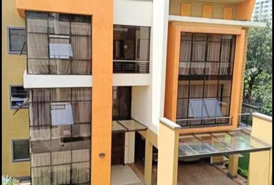 5 Bed Townhouse with En Suite in Lavington