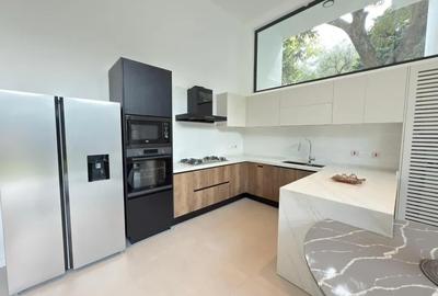 2 Bed Townhouse with En Suite in Lavington - 3