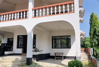 4 Bed House with En Suite at Portreitz