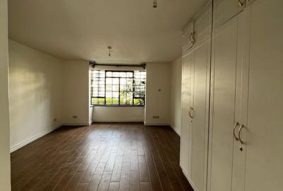 3 Bed Apartment with En Suite in Lavington