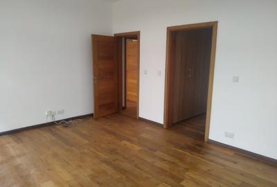 4 Bed Villa with En Suite in Lavington