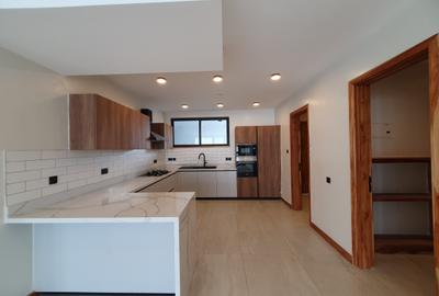 3 Bed Apartment with En Suite at Spring Valley - 4