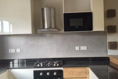 Serviced 3 Bed Apartment with En Suite in Kileleshwa