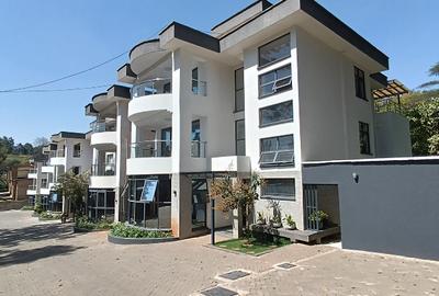 5 Bed Townhouse with En Suite in Lavington