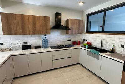 Furnished 3 Bed Apartment with En Suite in Spring Valley - 2