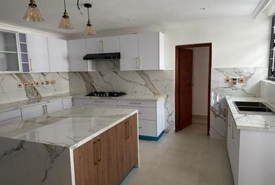 7 Bed Townhouse with En Suite in Runda - 4