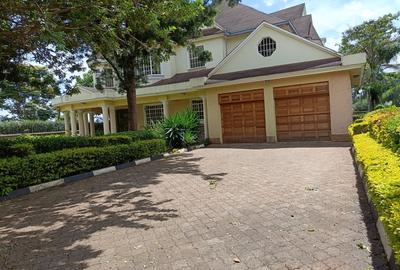 5 Bed House with En Suite in Runda