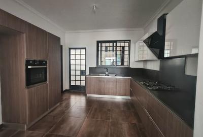 3 Bed Apartment with En Suite at City Park Drive - 4