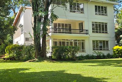 5 Bed House with En Suite at Un Crescent - 3