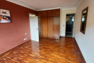 2 Bed Apartment in Riverside - 2
