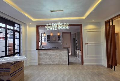 5 Bed Villa with En Suite in Membley - 3