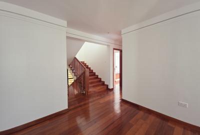 4 Bed Townhouse with En Suite in Membley
