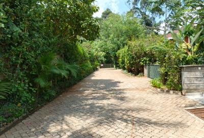 5 Bed Villa with En Suite at Spring Valley