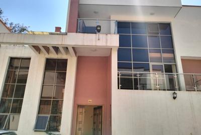 5 Bed Townhouse with En Suite in Lavington