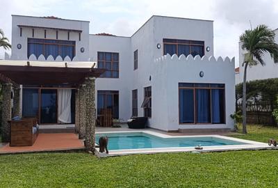 4 Bed Villa with En Suite at Sultan