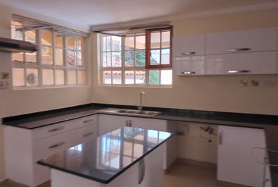 4 Bed Townhouse with En Suite in Kyuna