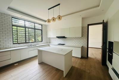 4 Bed Townhouse with En Suite at Rosslyn Rd
