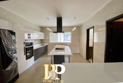 3 Bed Apartment with En Suite in Riverside