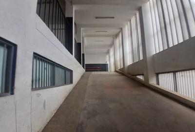 6,499 ft² Warehouse with Parking in Industrial Area - 2