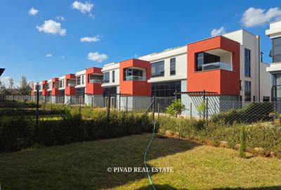4 Bed Townhouse with Swimming Pool in Membley - 2