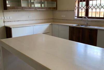 5 Bed House with En Suite in Runda - 3