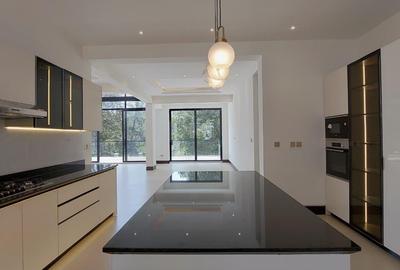 5 Bed Villa with En Suite in Westlands Area - 3