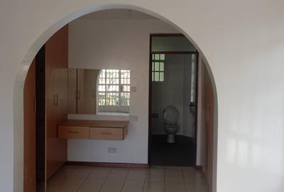 4 Bed Apartment with En Suite in Westlands Area - 3