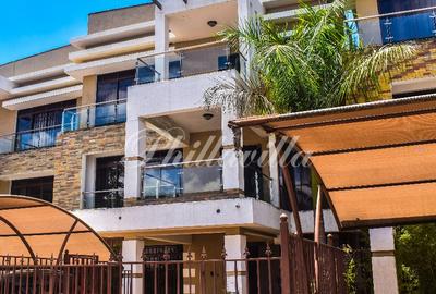 5 Bed Townhouse with En Suite at Lavington