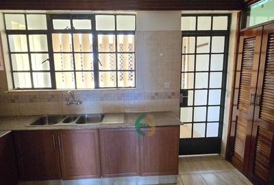 3 Bed Apartment with En Suite in Lavington