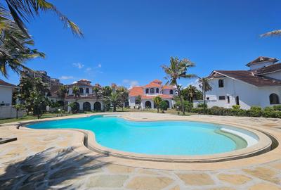 4 Bed Villa with En Suite at 1St Avenue