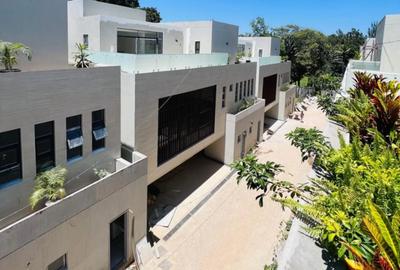 5 Bed Townhouse with En Suite in Lavington