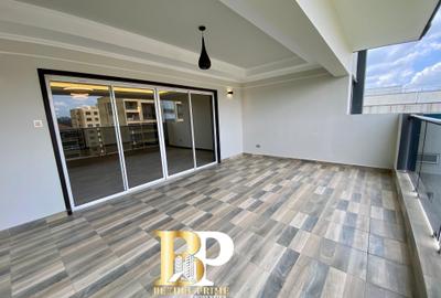 3 Bed Apartment with En Suite in Riverside