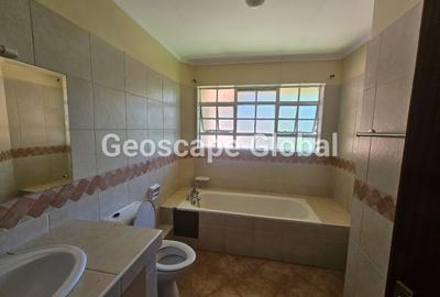 4 Bed House with En Suite in Runda