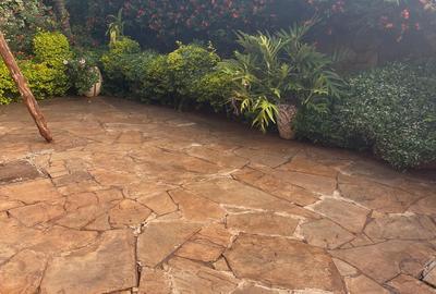 5 Bed Townhouse with En Suite in Ruaka