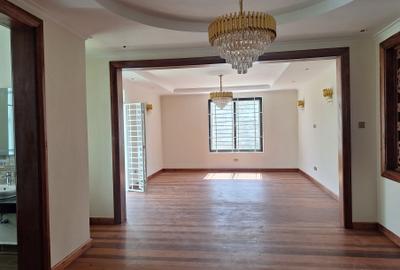 6 Bed House with En Suite in Runda