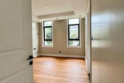 4 Bed Villa with En Suite in Loresho - 2