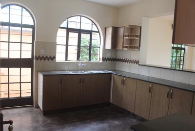 4 Bed Villa with En Suite in Kiambu Road - 4