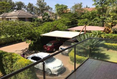 4 Bed Villa with En Suite in Ridgeways - 2