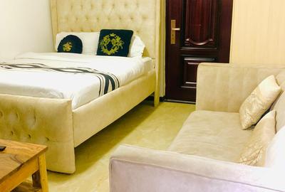 Serviced Studio Apartment with En Suite at Dennis Pritt - 3