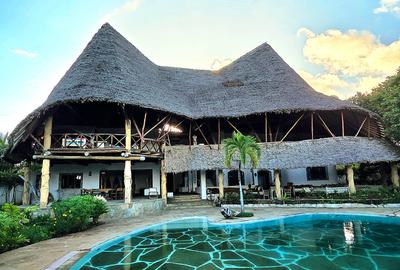 6 Bed Villa with En Suite in Diani
