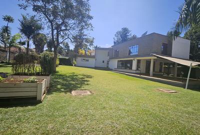 5 Bed House with En Suite in Runda