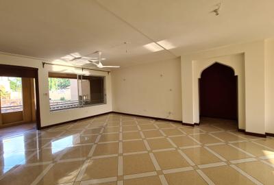 3 Bed Apartment with En Suite in Nyali Area