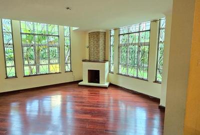 5 Bed Townhouse with En Suite in Lavington - 2